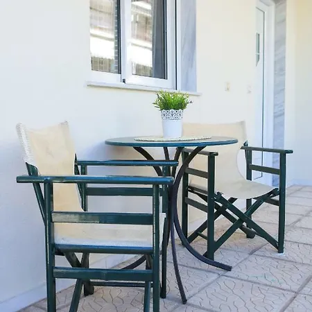 Апартаменты Modern And Quiet Few Minutes From The Center *
