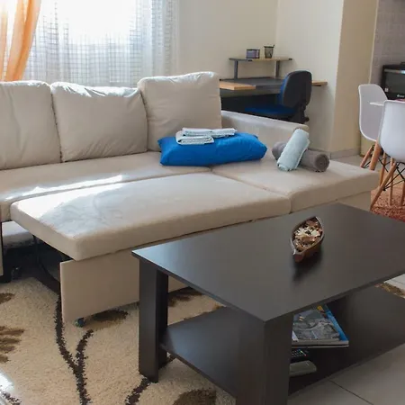 Апартаменты Modern And Quiet Few Minutes From The Center *