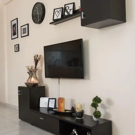 Modern And Quiet Few Minutes From The Center * Thessaloniki